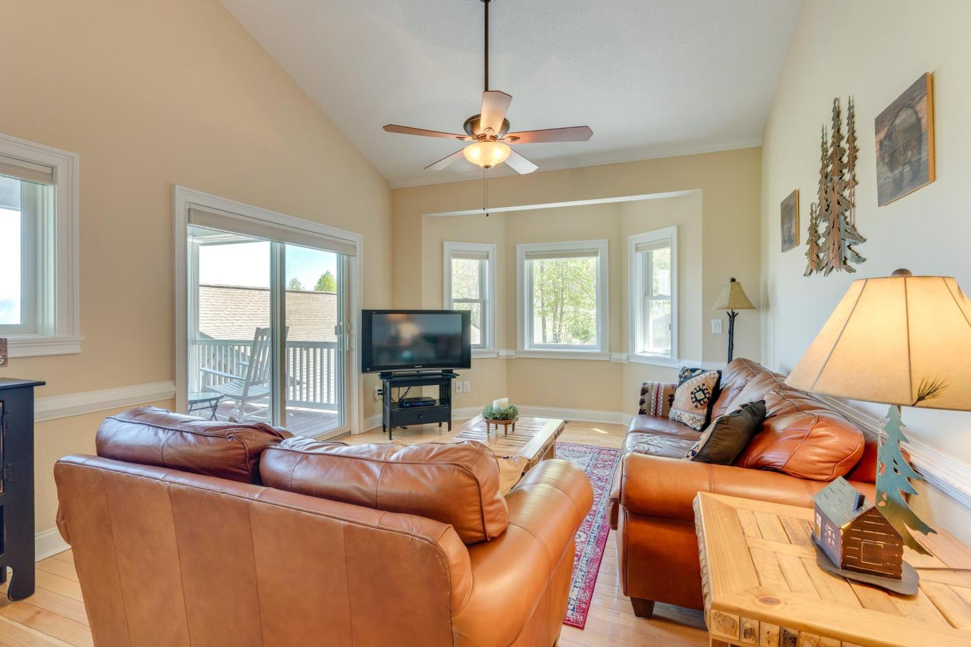 Lake-View Condo With Covered Deck In Hiawassee! Eksteriør billede